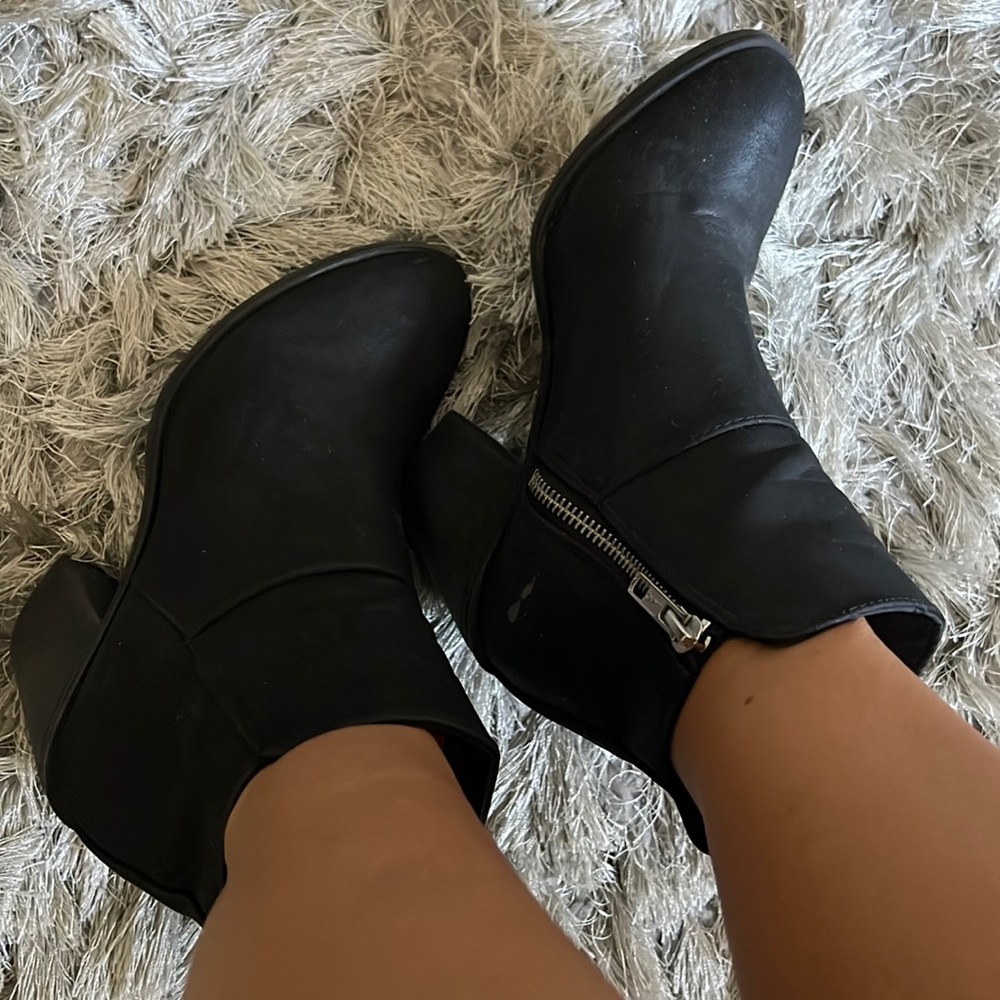 Black Moccasins